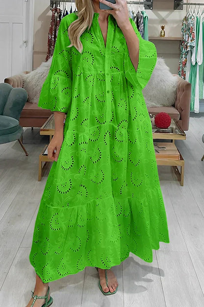 WW | Elegantes Kleid mit Bestickten Ösen