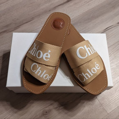 Flache Sandalen von Woody - Lässiger Luxus für den Sommer
